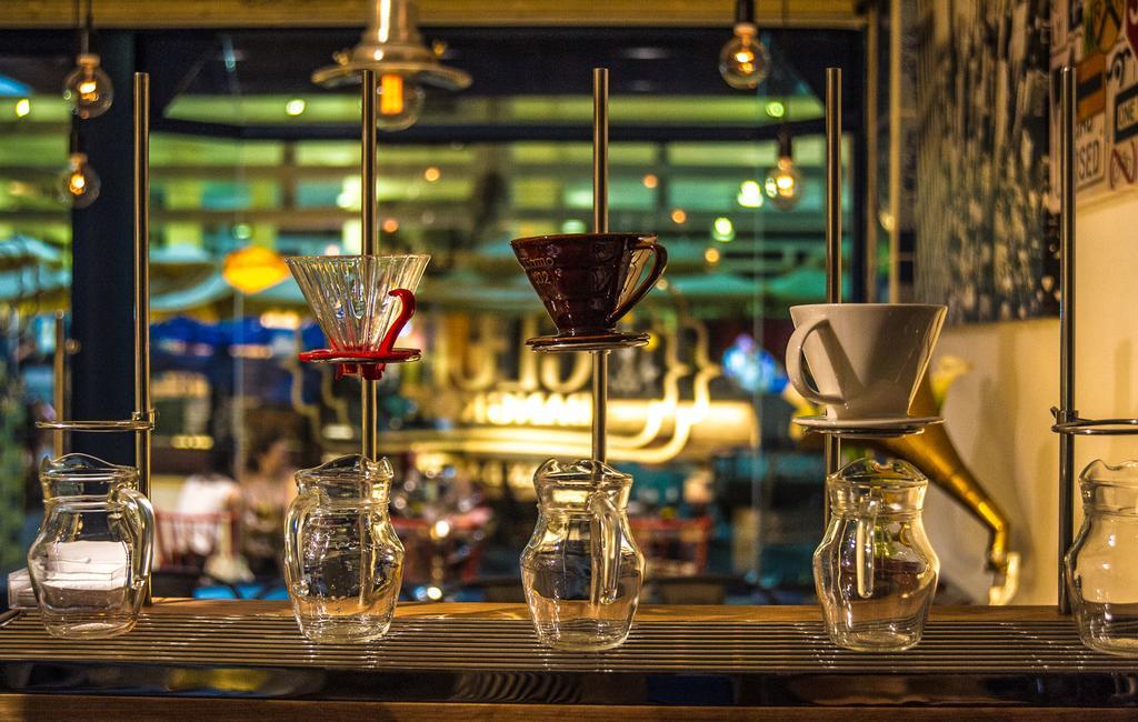 Glad Bangkok Hostel Bar & Restaurant Zewnętrze zdjęcie